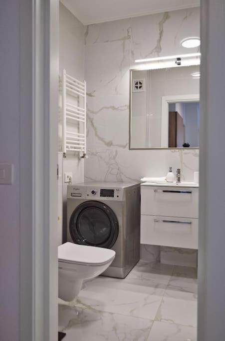 Eliza'S Apartment By Oasis Homes Oradea Exteriör bild