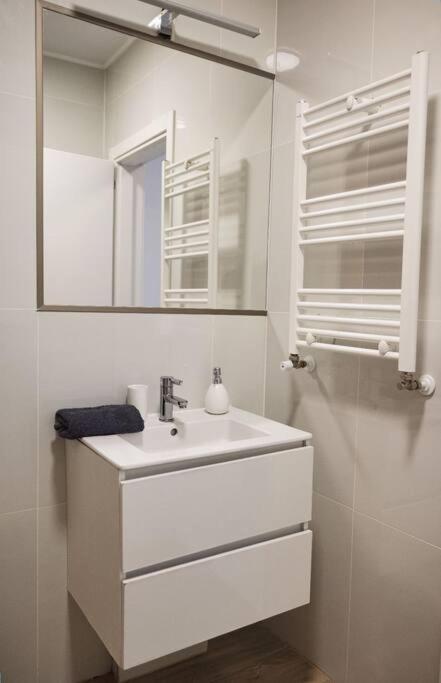 Eliza'S Apartment By Oasis Homes Oradea Exteriör bild