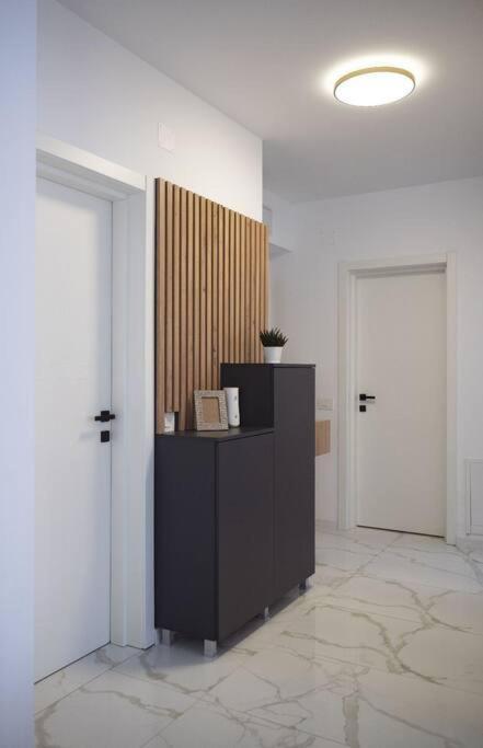 Eliza'S Apartment By Oasis Homes Oradea Exteriör bild