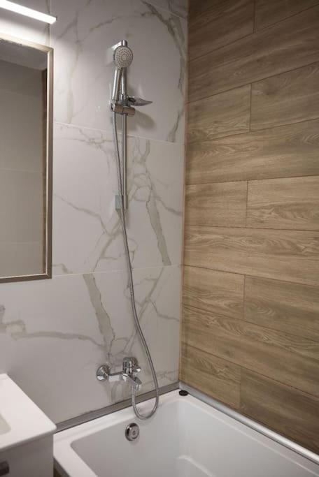 Eliza'S Apartment By Oasis Homes Oradea Exteriör bild