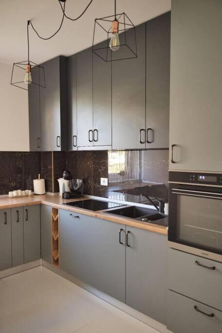 Eliza'S Apartment By Oasis Homes Oradea Exteriör bild